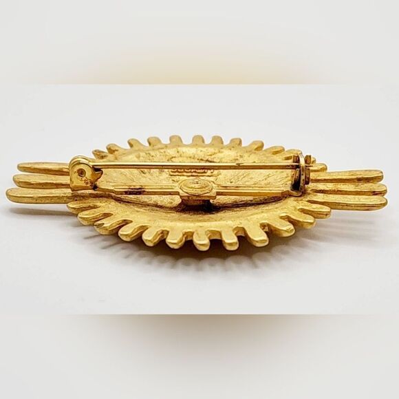 Vintage signed Gold Native thunderbird brooch - Picture 8 of 8